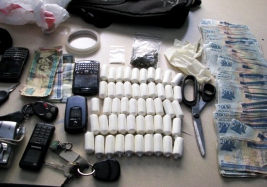 Drogas y objetos incautados por La DNCD Moca